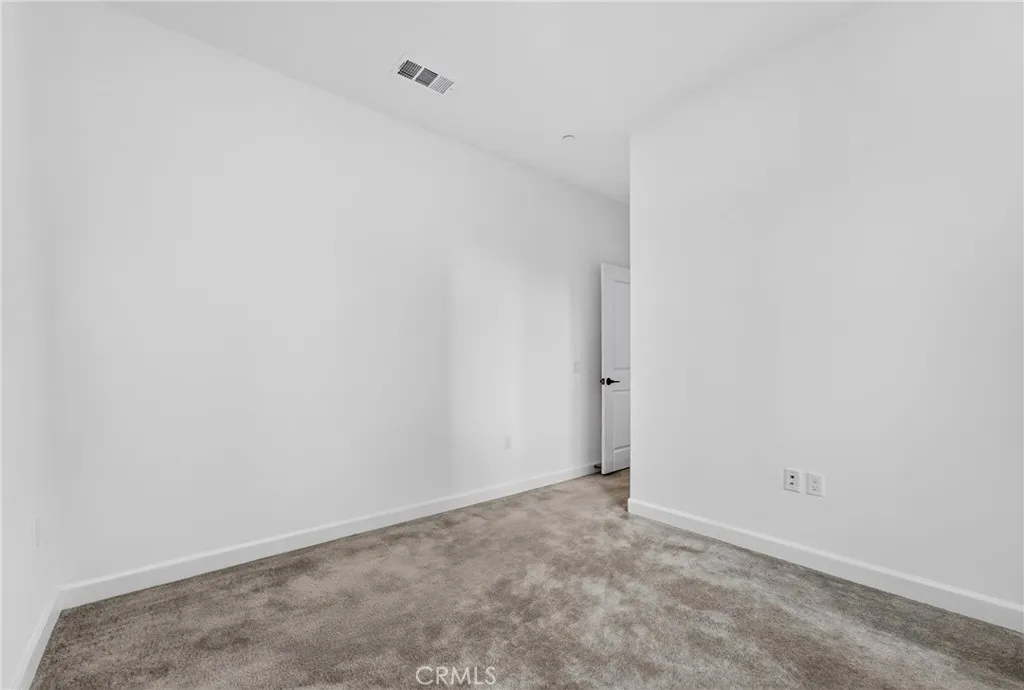 https://cdn.realtyfeed.com/cdn/127/306733399/9df2f83f4581502f7d5a3c851e14e11b.webp