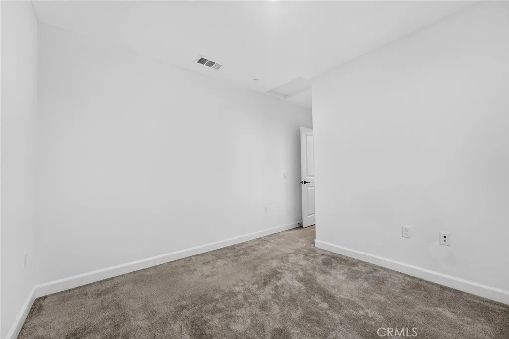 https://cdn.realtyfeed.com/cdn/127/306733399/be209405f4c699b40f42b1315d4f796e.webp