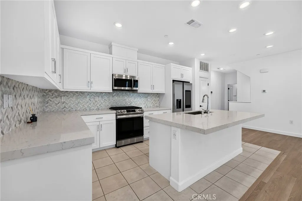 https://cdn.realtyfeed.com/cdn/127/306733399/f456e5572f2dcde3905446d55e00d3f2.webp