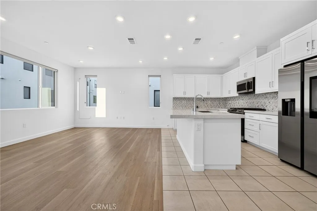 https://cdn.realtyfeed.com/cdn/127/306733399/f6d834fcafeb2f44a737debbf43c6a00.webp