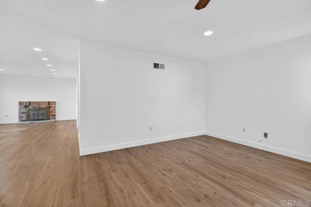 https://cdn.realtyfeed.com/cdn/127/306733413/8be9cf849ae871b7b0173f11071437ed.webp