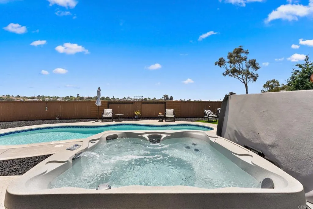 https://cdn.realtyfeed.com/cdn/127/306733428/6c8a4fb960479aedb05750a8cc25e773.webp