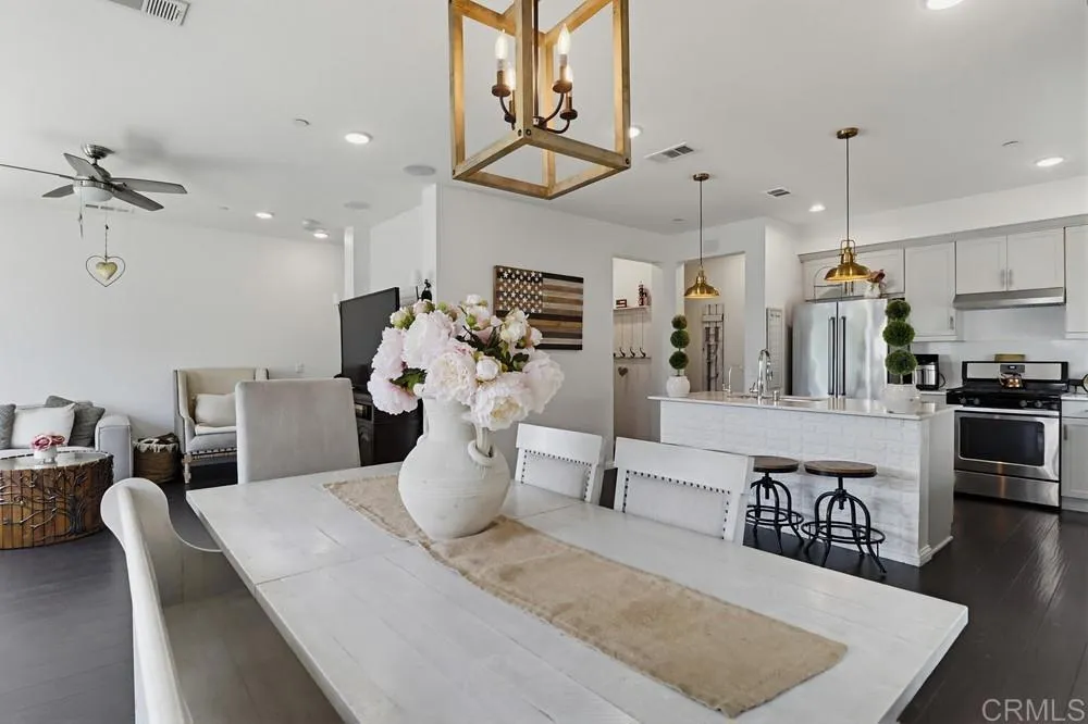 https://cdn.realtyfeed.com/cdn/127/306733461/09f62ab3e3d05283d9e8ca4d1cec6e30.webp