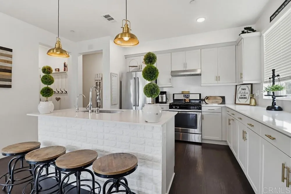 https://cdn.realtyfeed.com/cdn/127/306733461/49a438986393ba349687995c1aae6fd4.webp