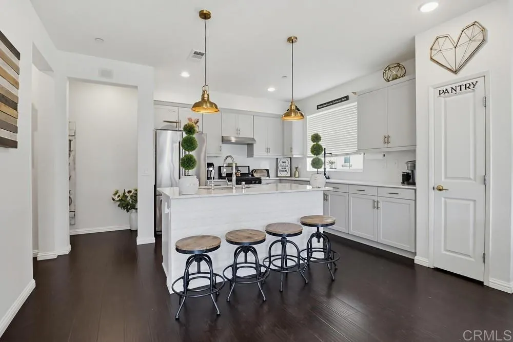 https://cdn.realtyfeed.com/cdn/127/306733461/7384dd5035869c10573b435fa303d9ad.webp