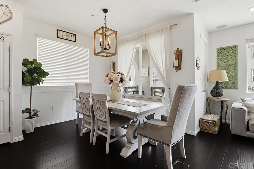 https://cdn.realtyfeed.com/cdn/127/306733461/7dfb88abc2bf6f4cd8b23d2471596cd6.webp