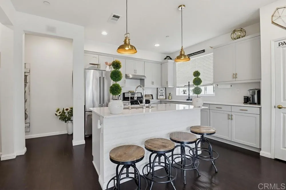 https://cdn.realtyfeed.com/cdn/127/306733461/9a3e94f48c6c097297199ce433024969.webp