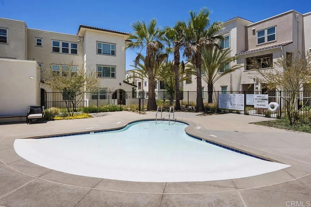 https://cdn.realtyfeed.com/cdn/127/306733461/b5fee1d9be03322fe125570eb329bc78.webp