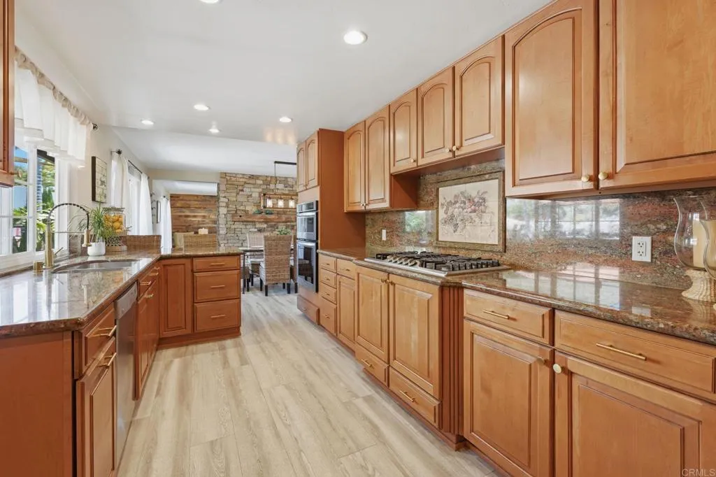 https://cdn.realtyfeed.com/cdn/127/306733485/30da394e1d003e66337c96511f78d195.webp