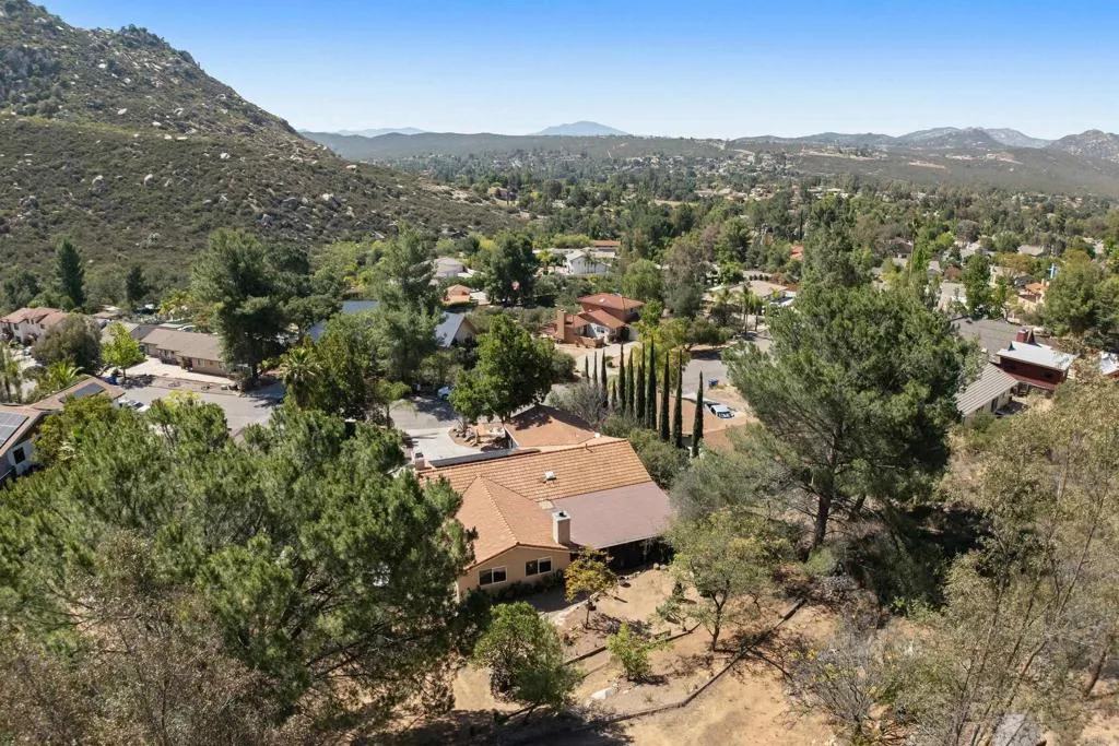 https://cdn.realtyfeed.com/cdn/127/306733544/1e20e8f916cc9578b4bd9d0f595257a8.webp