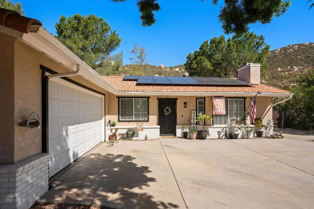 https://cdn.realtyfeed.com/cdn/127/306733544/401324c1d9cb0689569c88babbf2bccf.webp