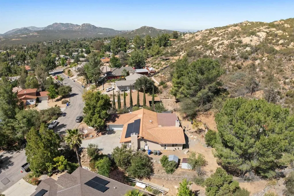https://cdn.realtyfeed.com/cdn/127/306733544/46bc0e8ad7189bfe4ddd54d320b370a6.webp