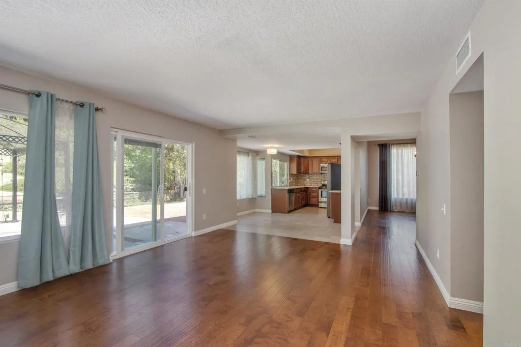 https://cdn.realtyfeed.com/cdn/127/306733631/1866a955c35e06f40396a7424a7e542b.webp