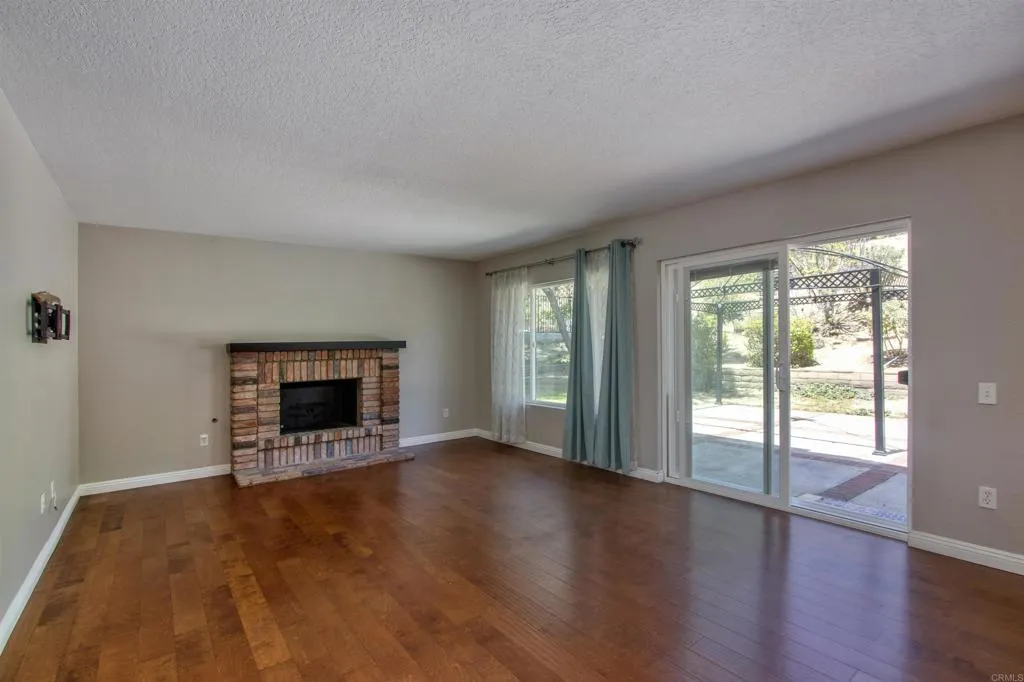 https://cdn.realtyfeed.com/cdn/127/306733631/4ee35d1f85eff2de0fbb24f58601f6f9.webp