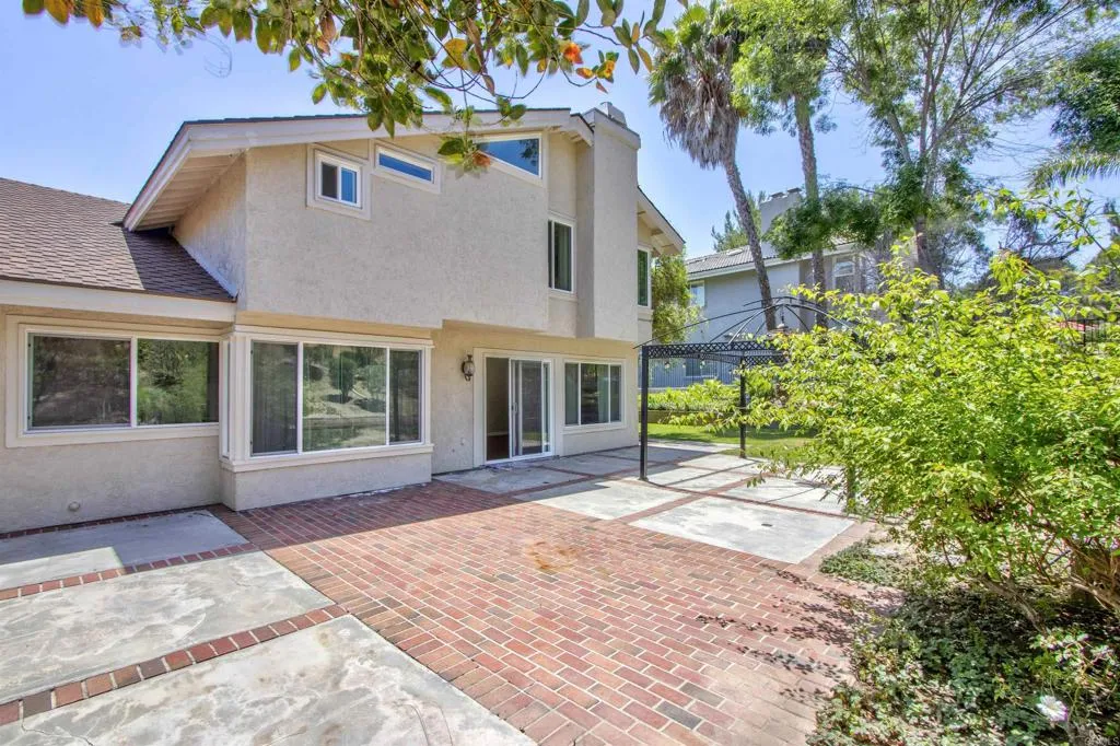 https://cdn.realtyfeed.com/cdn/127/306733631/9d874245d16d24aa1b34f02306d5c8a2.webp