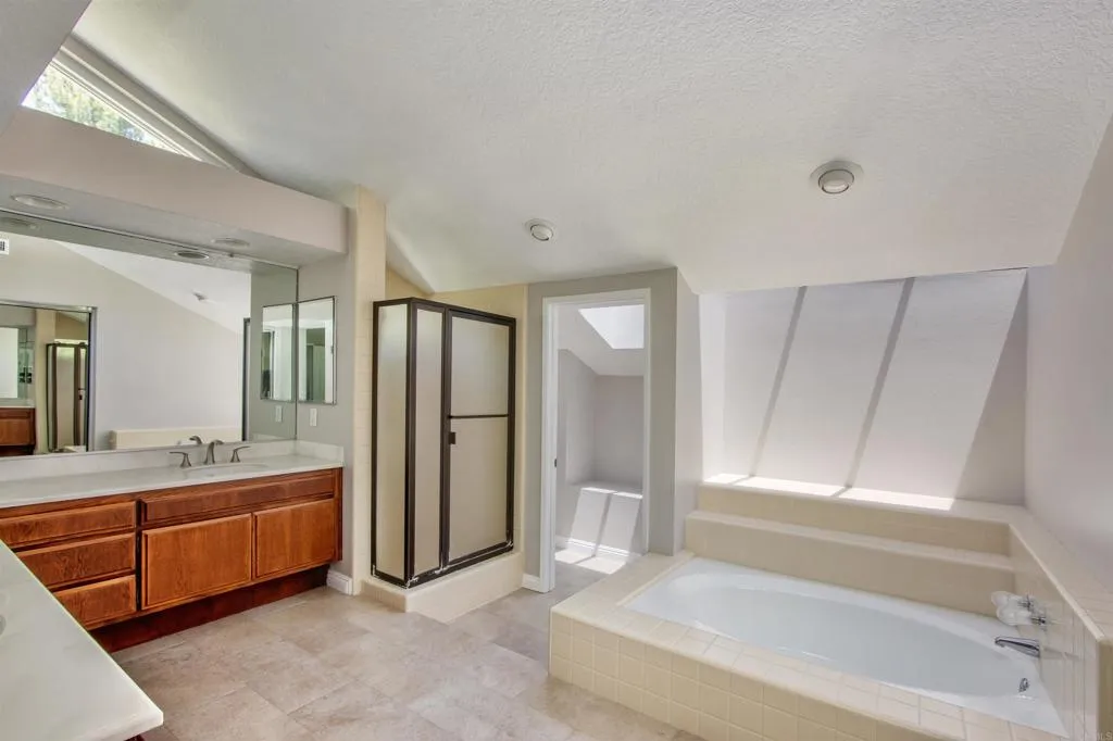 https://cdn.realtyfeed.com/cdn/127/306733631/e2f2439fe2f379b0c77fc65f08e710e8.webp