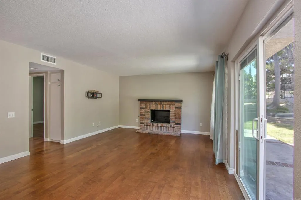 https://cdn.realtyfeed.com/cdn/127/306733631/f4b11e4e8162ad1aa4395c7b1cac6c5d.webp