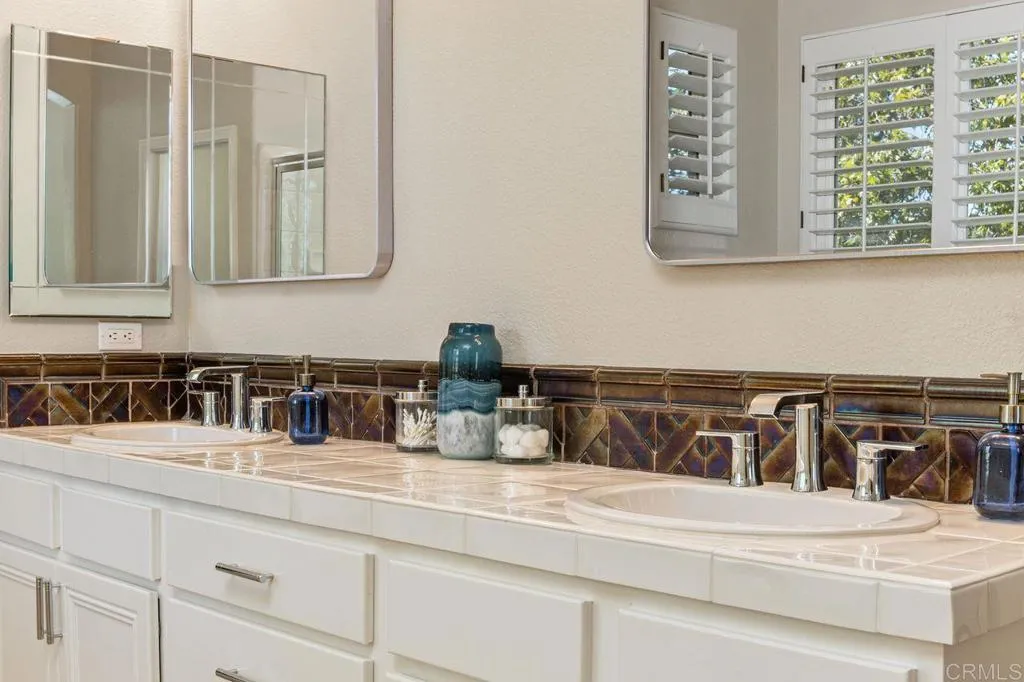 https://cdn.realtyfeed.com/cdn/127/306733663/7f19de3e08c3c9764eb4ececdcf73eb7.webp