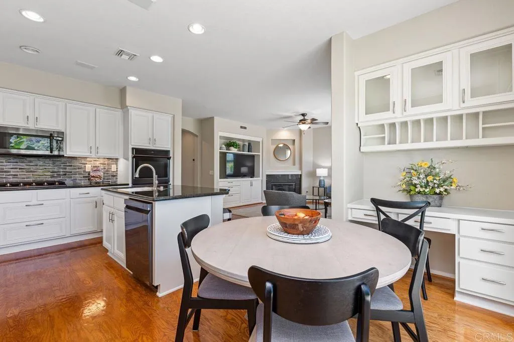 https://cdn.realtyfeed.com/cdn/127/306733663/814383f8f8dc32c86eb637161b6c824b.webp