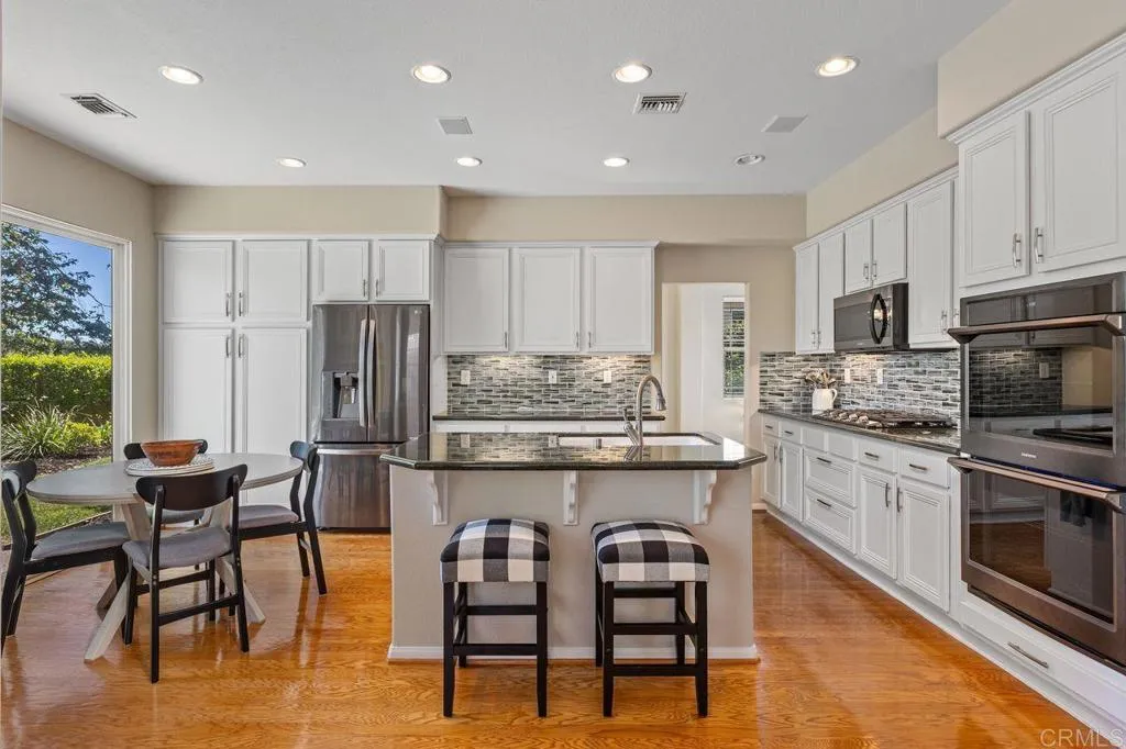 https://cdn.realtyfeed.com/cdn/127/306733663/8612cede33ceb38d32d81135fa215b92.webp