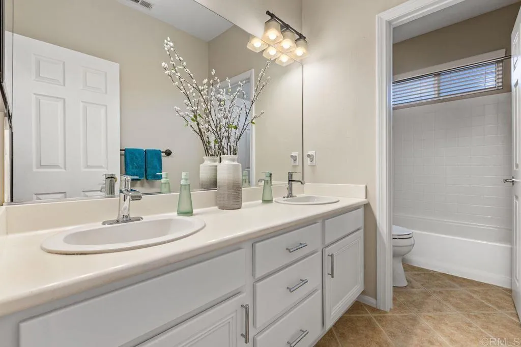 https://cdn.realtyfeed.com/cdn/127/306733663/a43c54fd09eca766fa7a59b0958ee333.webp