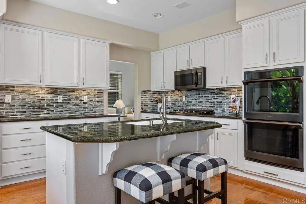 https://cdn.realtyfeed.com/cdn/127/306733663/a7ec3e328982e45b21545fc751ded3cc.webp