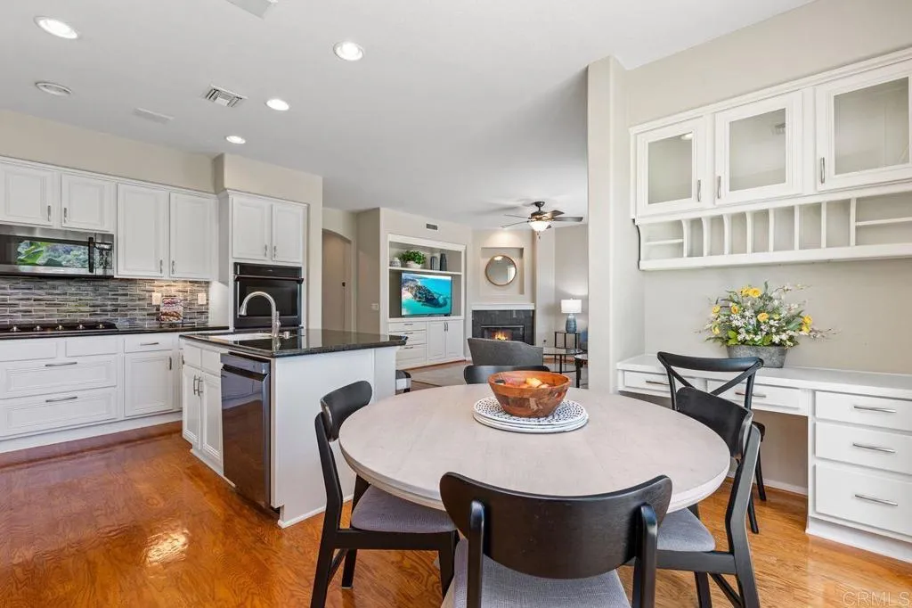 https://cdn.realtyfeed.com/cdn/127/306733663/f93da94d9fb845c75ad4fbc3f5755cb2.webp