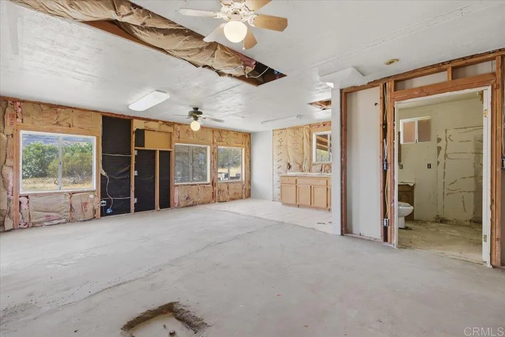 https://cdn.realtyfeed.com/cdn/127/306733719/0233bbda5b6513ef16ee4df96c6854b3.webp