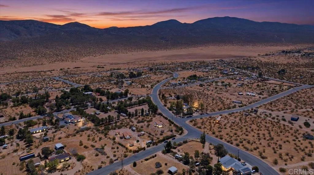https://cdn.realtyfeed.com/cdn/127/306733719/7d152e7df78b97c1f20ed2eabaea9e54.webp