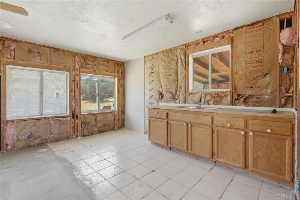 https://cdn.realtyfeed.com/cdn/127/306733719/bce0d0eb61ab36f96f1844f2dc551b00.webp