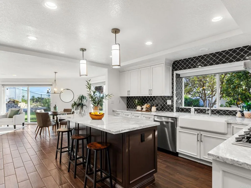 https://cdn.realtyfeed.com/cdn/127/306733825/0badec357e794a57c0ae103e405c7ce5.webp