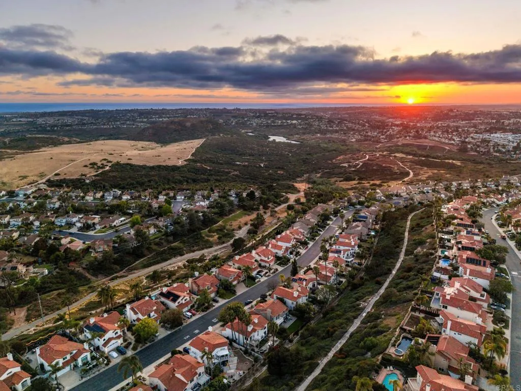 https://cdn.realtyfeed.com/cdn/127/306733825/933ed5b343753a00461ec9d159b6b915.webp