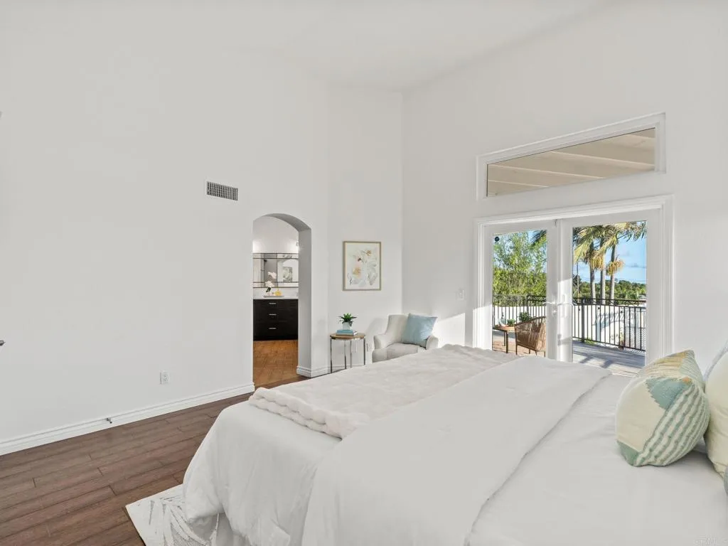 https://cdn.realtyfeed.com/cdn/127/306733825/a91ba00229e279bc4fe88573aa265bec.webp