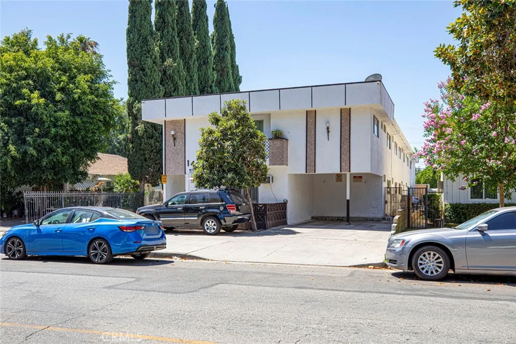 14218 Sylvan Avenue, Van Nuys, CA 91401 - Photo 2 of 13, Van Nuys, CA
