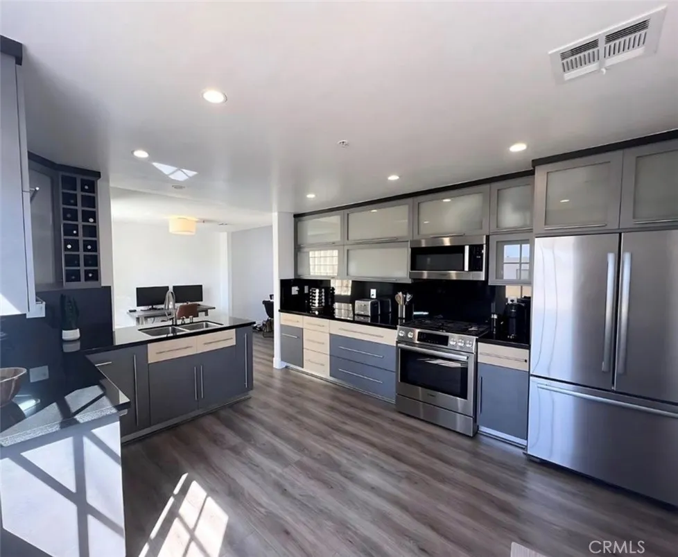 Los Angeles, CA 90025