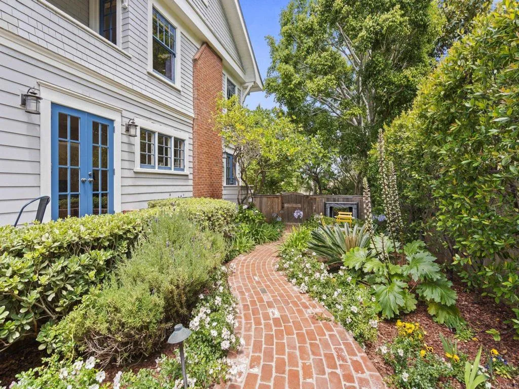 https://cdn.realtyfeed.com/cdn/127/306733865/03b57b9637f3f32f7e1d40c80c0b0c2d.webp