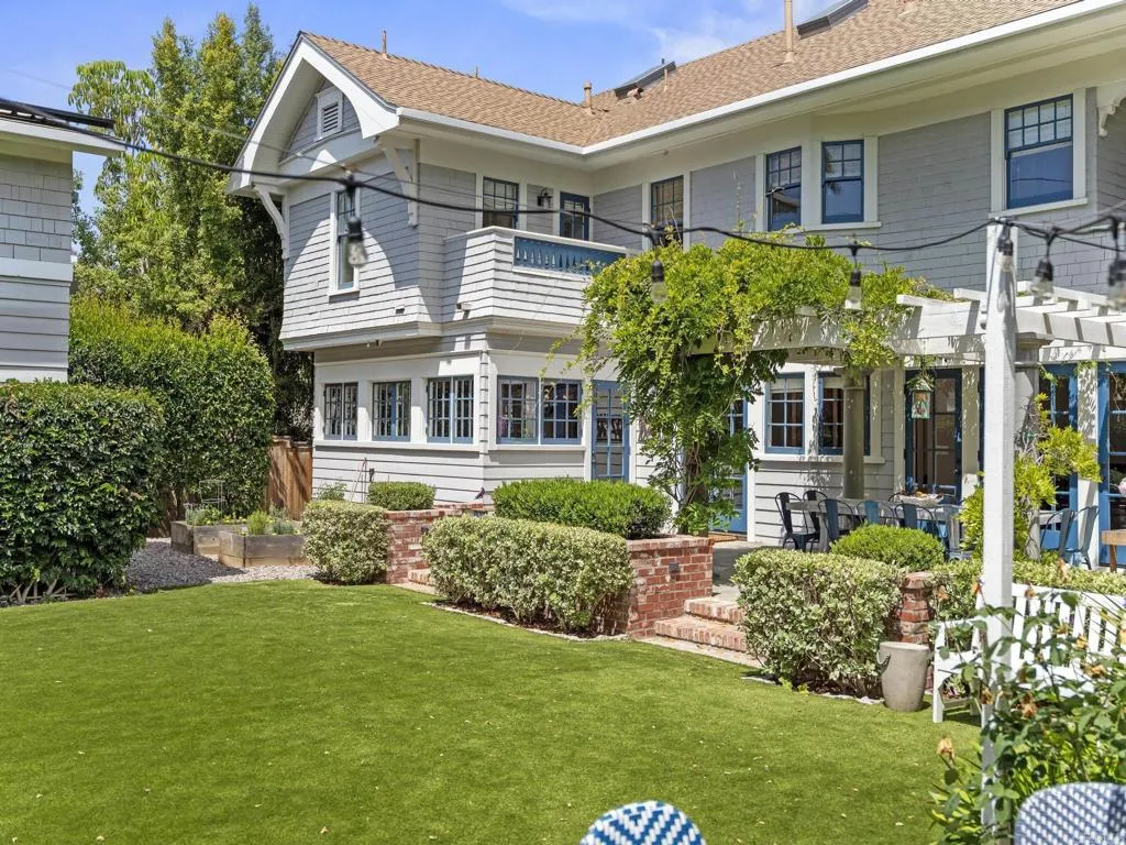 https://cdn.realtyfeed.com/cdn/127/306733865/21f9ff2d1ffd6358d2ef86f857611f17.webp