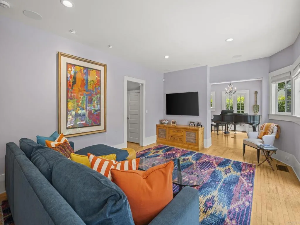 https://cdn.realtyfeed.com/cdn/127/306733865/ffcbe7763bc851723ff9bb1ca797212f.webp