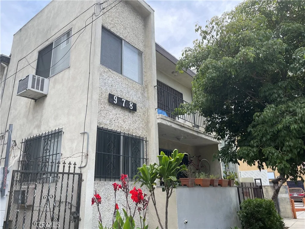 978 S Ardmore Avenue, Los Angeles, CA 90006 - Photo 3 of 9, Los Angeles, CA