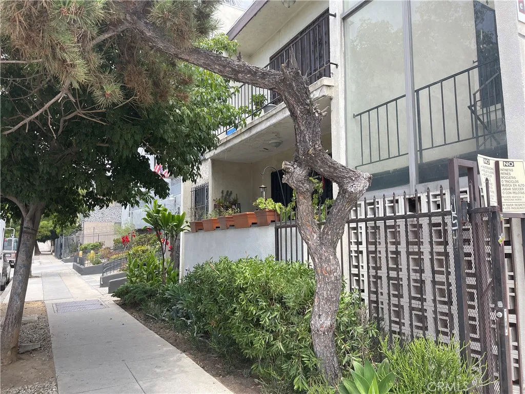 978 S Ardmore Avenue, Los Angeles, CA 90006 - Photo 2 of 9, Los Angeles, CA