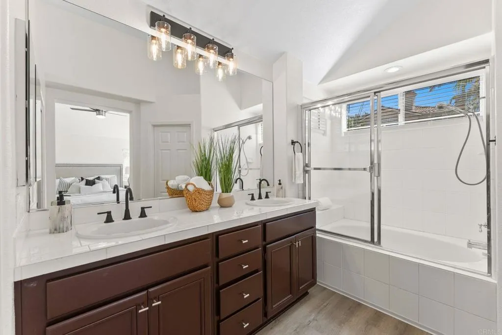 https://cdn.realtyfeed.com/cdn/127/306733883/7a918c6e984e71904617aae2fe62dd8c.webp