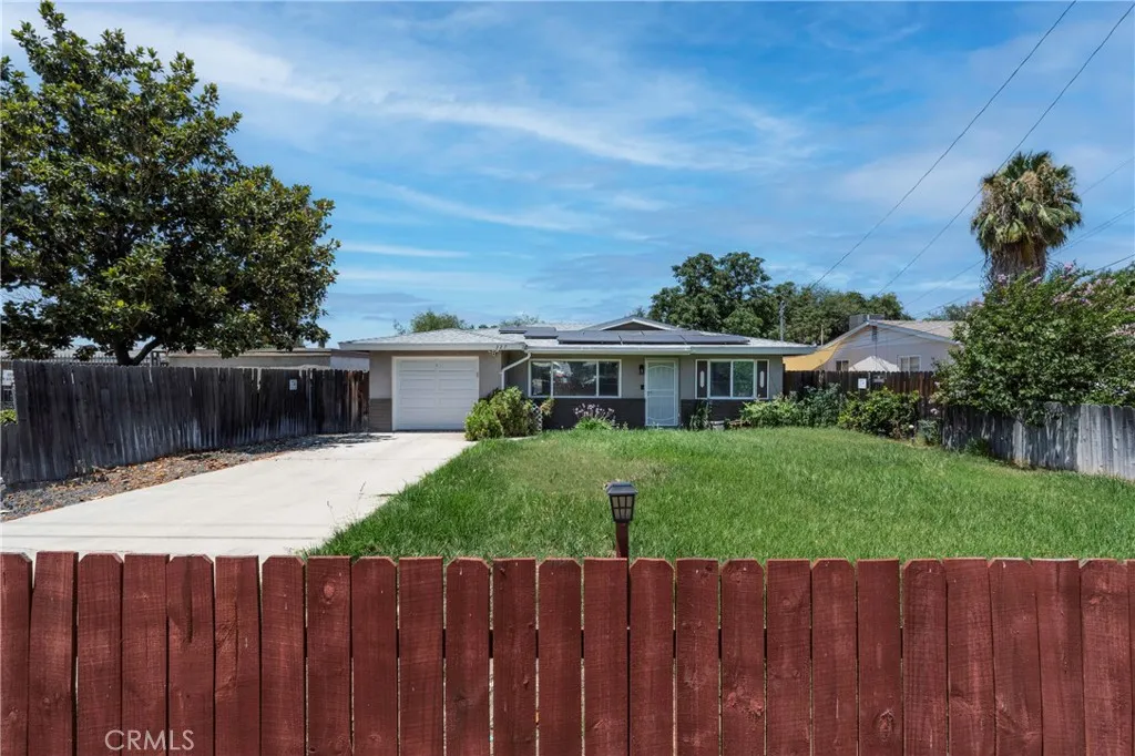 327 S Gilbert, Hemet, CA 92543 - Main photo, Hemet, CA