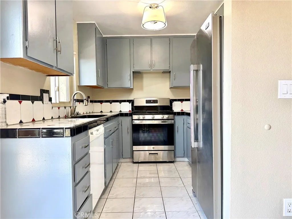 Photo #8: SR26120464 Listing: Photo #8