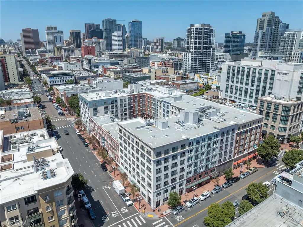https://cdn.realtyfeed.com/cdn/127/306734021/fc9985f89ecad575229ee225246aff2b.webp