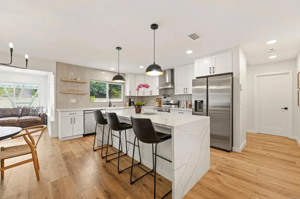 https://cdn.realtyfeed.com/cdn/127/306734179/01895fffa0b504be53f41b6282a3602e.webp