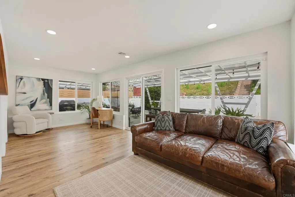 https://cdn.realtyfeed.com/cdn/127/306734179/2b3550ab2b3e6f1269bdb419e72cba63.webp
