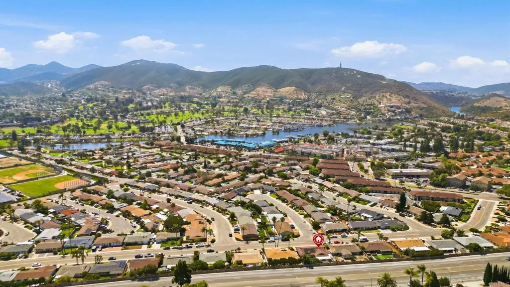 https://cdn.realtyfeed.com/cdn/127/306734179/913ab21231becb34e50a7fc650432464.webp