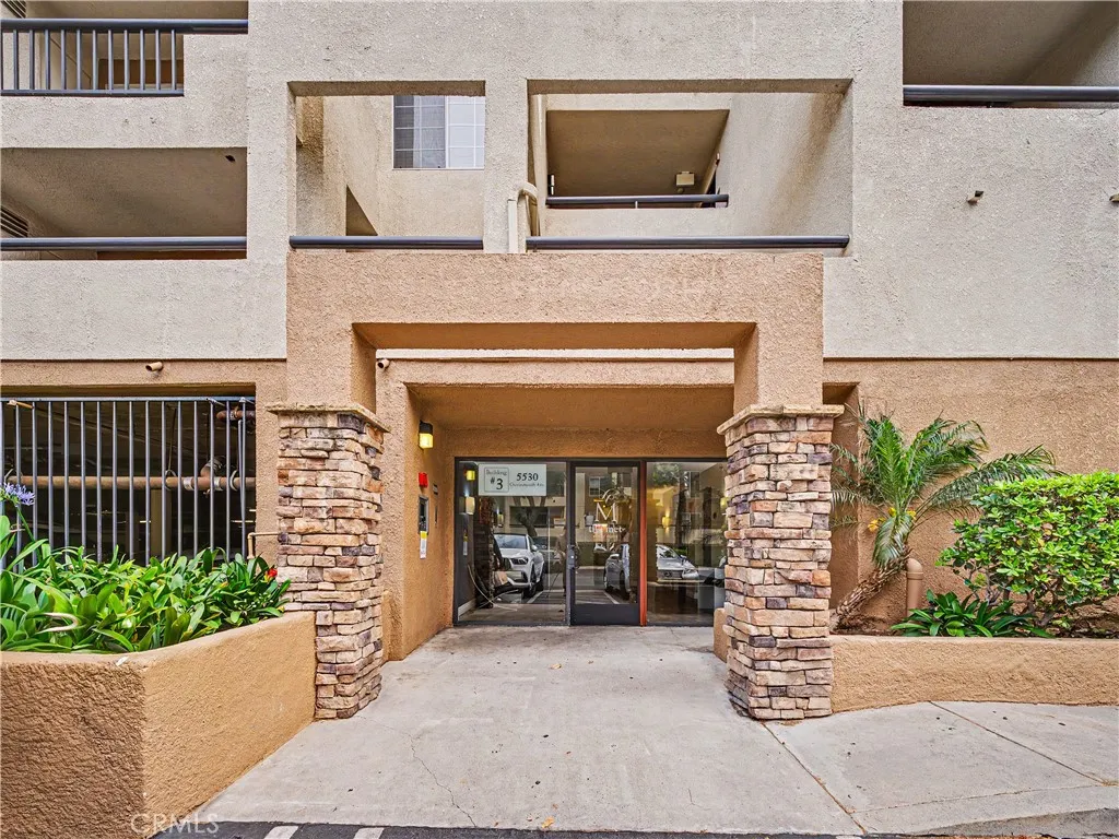 Woodland Hills, CA 91367