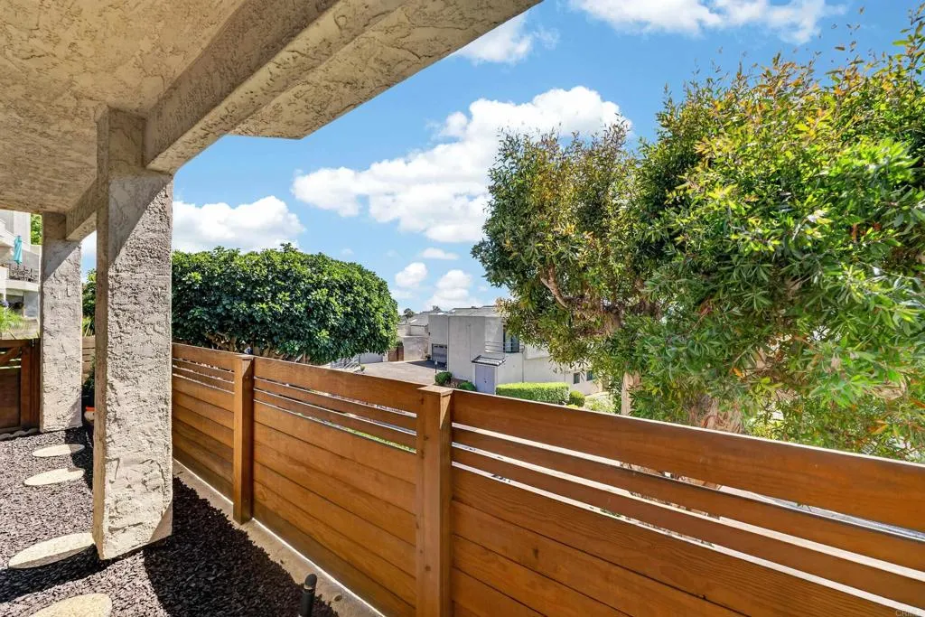 https://cdn.realtyfeed.com/cdn/127/306734294/2efb5b74ae88d6b6b5f4a69e19ae5df5.webp