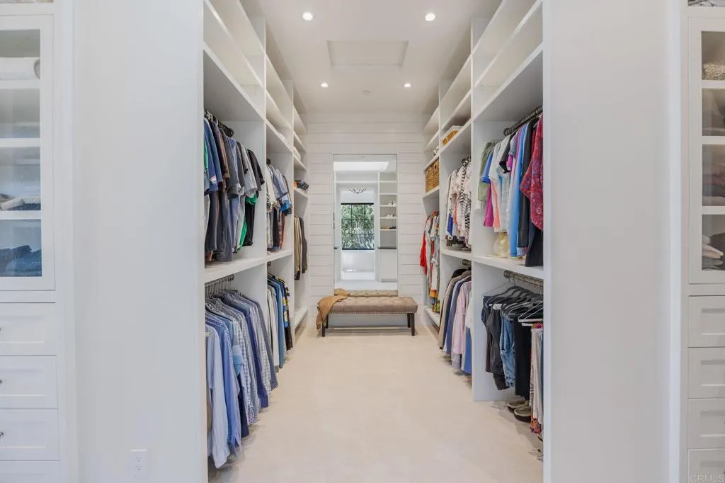 https://cdn.realtyfeed.com/cdn/127/306734311/2b8f1b7efdc9464dd84246e706407aff.webp